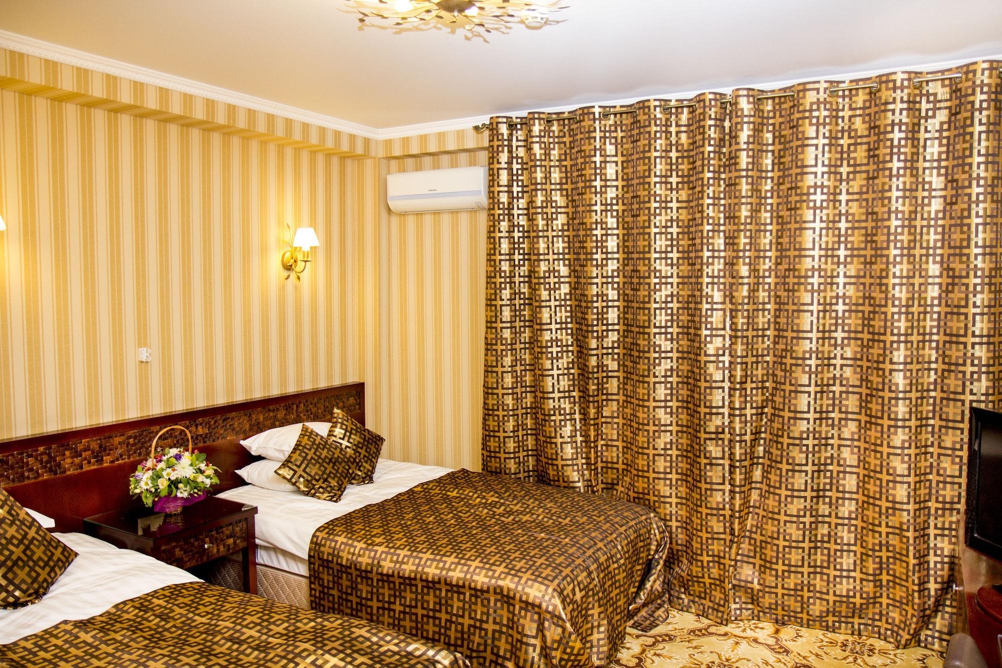 Klassik Hotel Chisinau Exterior photo