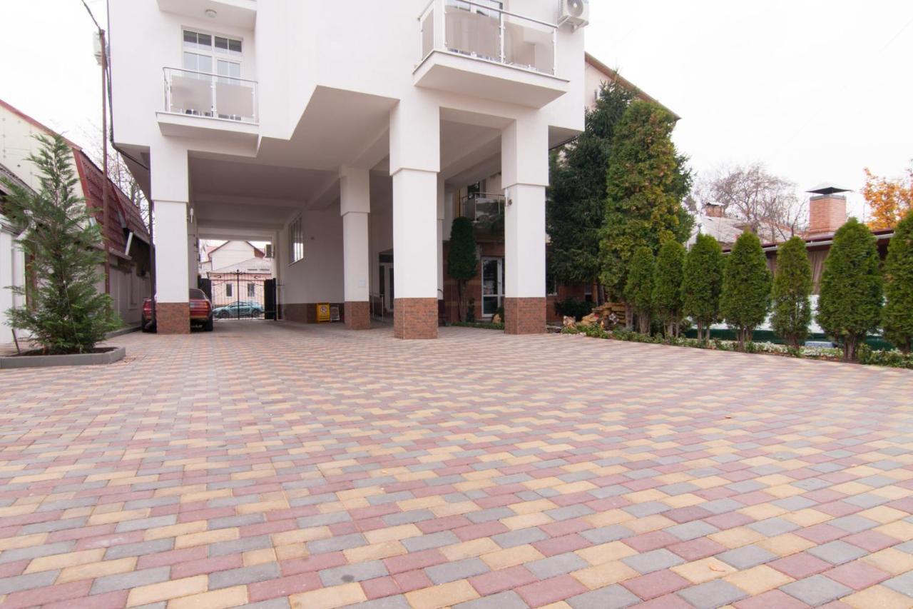 Klassik Hotel Chisinau Exterior photo
